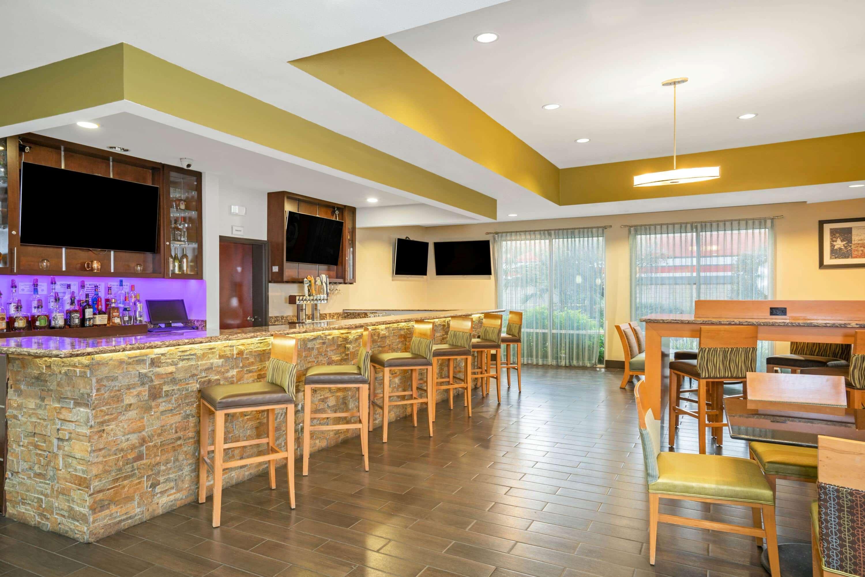 Hotel La Quinta By Wyndham Willowbrook 2*